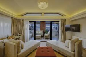 Seventeen Rooms, Telavi