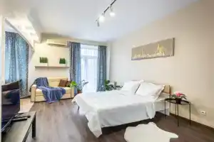 V Tsentre Okolo Zhuravinki Apartments