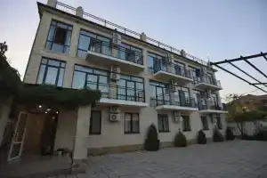 Guest House on Druzhby 1, Candripsh