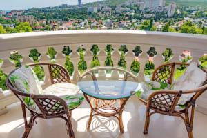 Villa with Garden Bon Mezon, Alushta