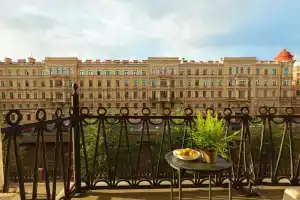 Bird Nest 80 kv.m s Balkonom i Vidom na Naberezhnuyu Kanala Griboedova Apartments