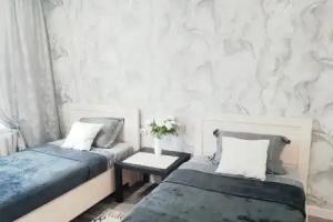 2kh komnatnaya kvartira na 50 let Oktyabrya Apartments, Mirnyj