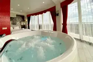 V Siriuse S Gidromassazhnoy Vannoy I Prekrasnym Vidom Apartments, Adler