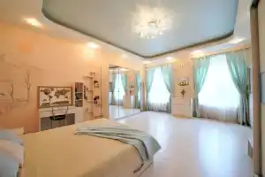 V 5 Minutah Ot Nevy Flat, St. Petersburg