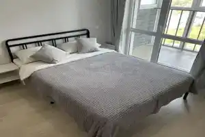 Apart Flay Flat, Perm