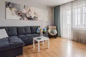 Sovremennaya dvukhkomnatnaya v mikrorajone GGM naprotiv TTs Lenta Flat, Nizhniy Tagil