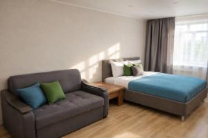 Odnokomnatnya Natalie Rooms Ryadom S Parkom Svechka Dlya 4 Gostey Flat, Syzran