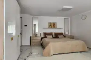 Tolstoy Donskaya Flat, Moscow