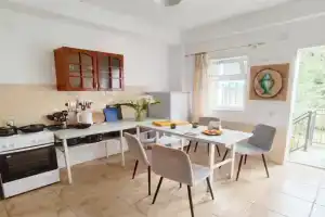 Dvukhkomnatnaya Flat, Gagra