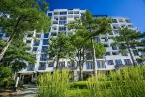 S Basseynom V Okruzhenii Lesa I Gor Apartments, Alushta