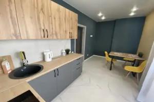 Uyutnaya Trekhmestnaya Kvartira Flat, Novokuybyshevsk