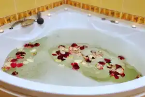 Ryadom S Ploschadyyu flat, Engels