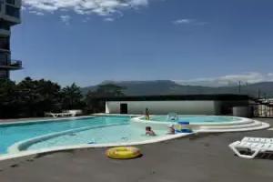 S Bassenom Flat, Alushta