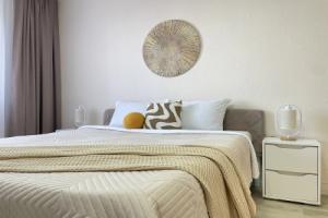 Maksim d.1 Flat, Bor
