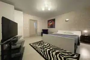 Uyutnaya Odnokomnatnaya Ryadom S Pamyatnikom Slavy Flat, Voronezh