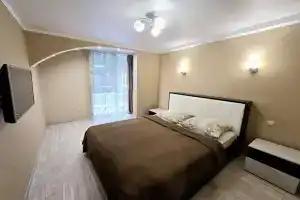 Prostornaya S Basseynom Vo Dvore Flat, Adler