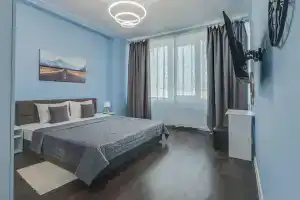 S Prostornoy Kukhney I Dizaynerskim Interyerom V Medvedkovo Flat, Moscow