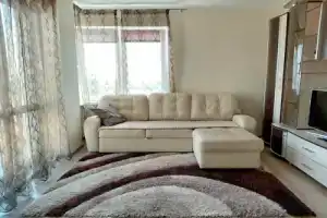 V 10 Minutakh Khodyby ot Kreposti Flat, Brest