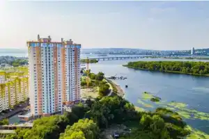 S Vidom Na Volgu I Plyazh Flat, Engels