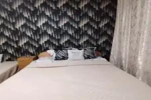 Prostorniye S Balkonom I 2mya Polnotsennym Spalnym Mestom Apartments, Novy Urengoy