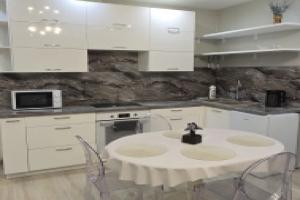 Yevro Dvushka S Voskhitelnym Vidom Na Poymu Reki Flat, Krasnogorsk