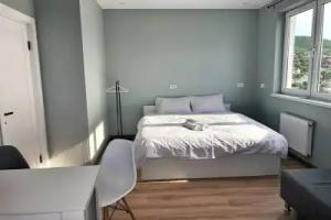 Chetyrekhkomnatnaya Flat, Novorossijsk