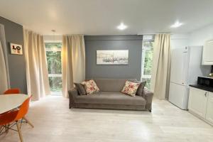 Morent 37 kv. m na 3 etazhe v ZHK Sorrento Park Apartments, Adler