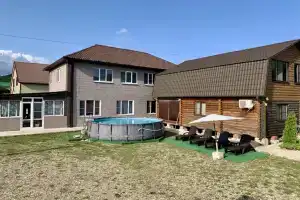 Tri Kamnya Guest House, Tenginka
