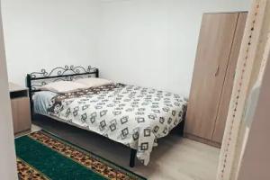Roshel Guest House, Basteri