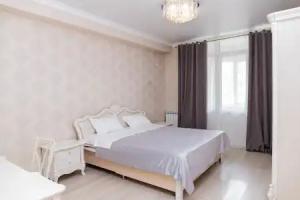 Trekhkomnatnye na Navoi 208/8 Apartments, Almaty