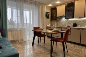 Na Lunacharskogo Flat, Bor