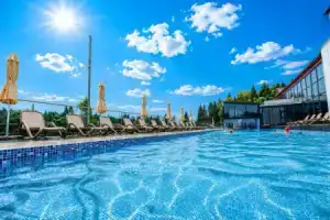 Lesnoy Park Hotel, Peshki