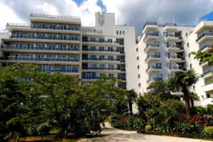 Uzbekistan Sanatorium, Yalta