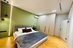 Dvukhkomnatnaya Kvartira v Rayone Megi na Rozybakieva Apartments, Almaty