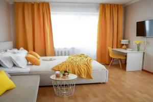 V Tsentre u Muzeya Mirovogo Okeana Flat, Kaliningrad