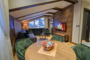 Modern Mountain CENTRAL 18 + garage Apartments, Kolasin