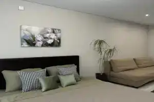 V 5ti minutakh ot trassy M-4 Flat, Shakhty