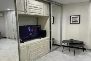 Po Sutochno Flat, Shakhty