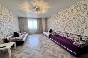 Dvukhkomnatnaya kvartira v tsentre Flat, Abakan