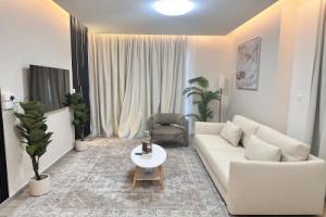 Vserve Modern Oasis: Canal & Burj Views Apartments, Dubai