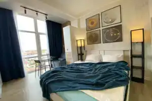 Yutnaya Studiya S Ponoramnimi Oknami V centre Adlera More Flat 2, Adler