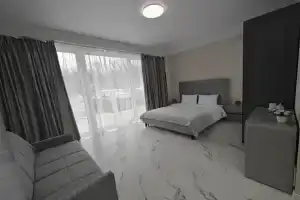 V Siriuse S Podogrevaemym Basseynom Zimoy Apartments, Adler