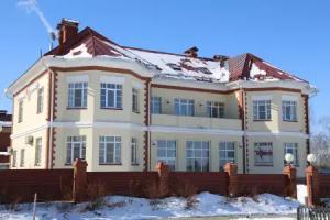 Hotel Pioner, Uraj