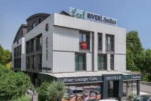 Leaf River Suites Hotel, Lara