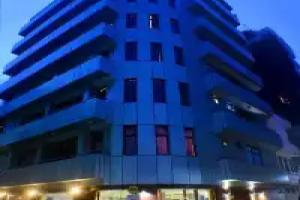 The Beehive Hotel, Male