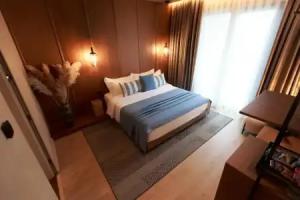 Flower Hotel & Resort, Golem