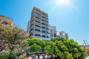 Islet Seafront Apartment Corner Terrace, St. Pauls Bay