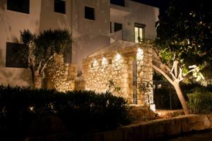 Artemis Village Apartments & Studios, Stavros