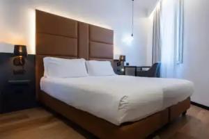 London Hotel, Milan