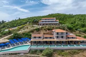 Petra Nera Skiathos, Skiathos Town